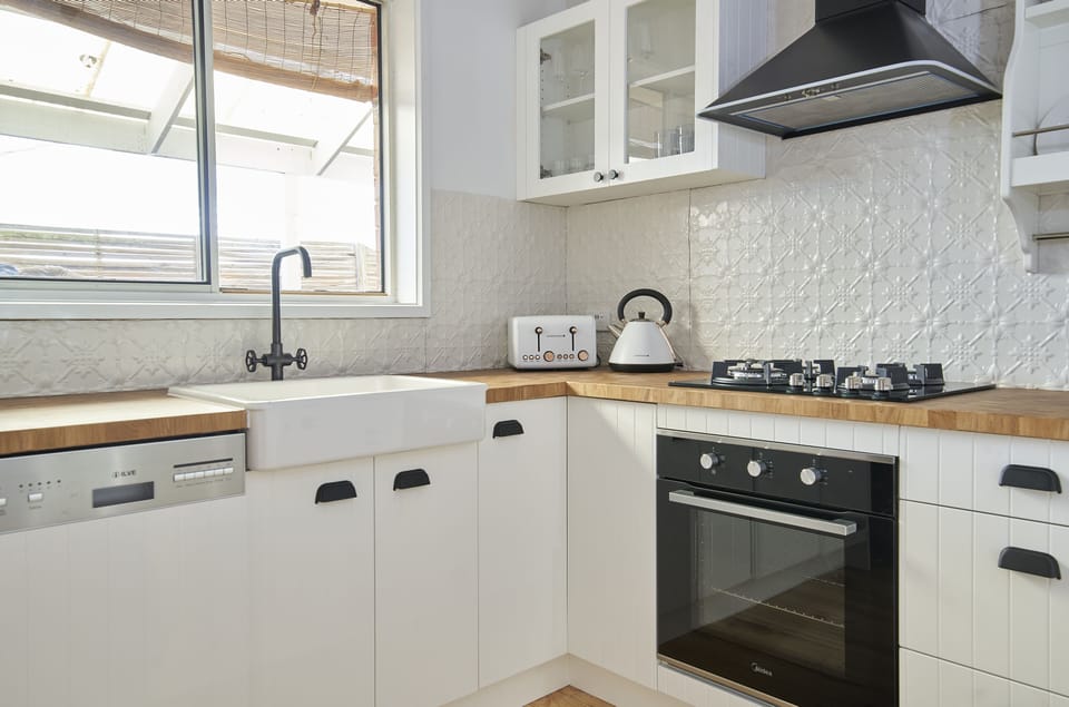 Modern kitchen with everything you need.