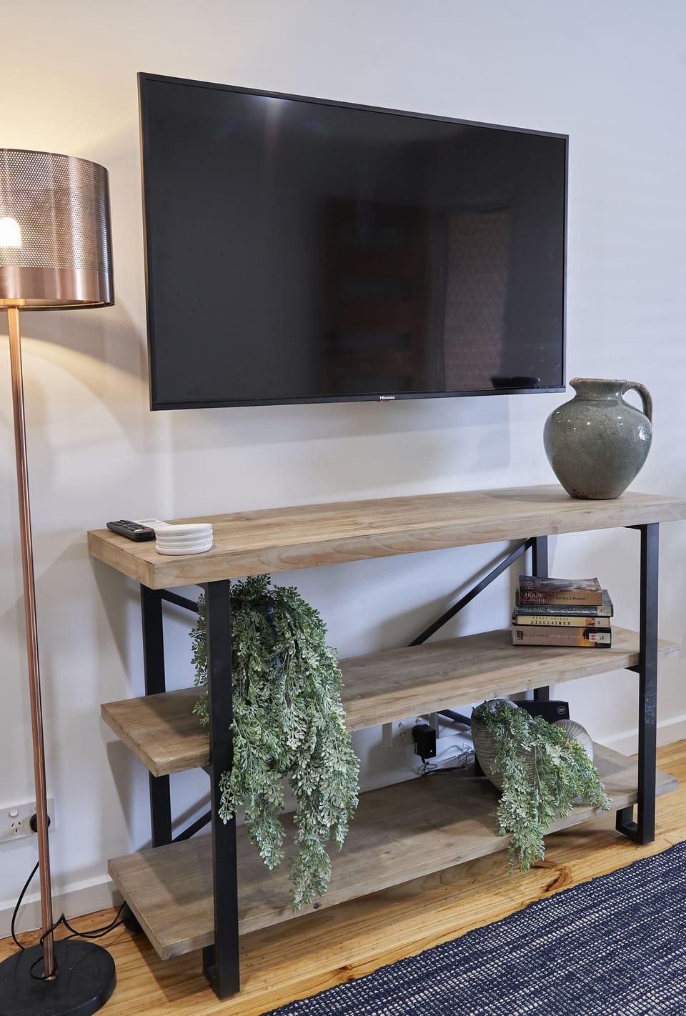 Smart TV, with Netflix