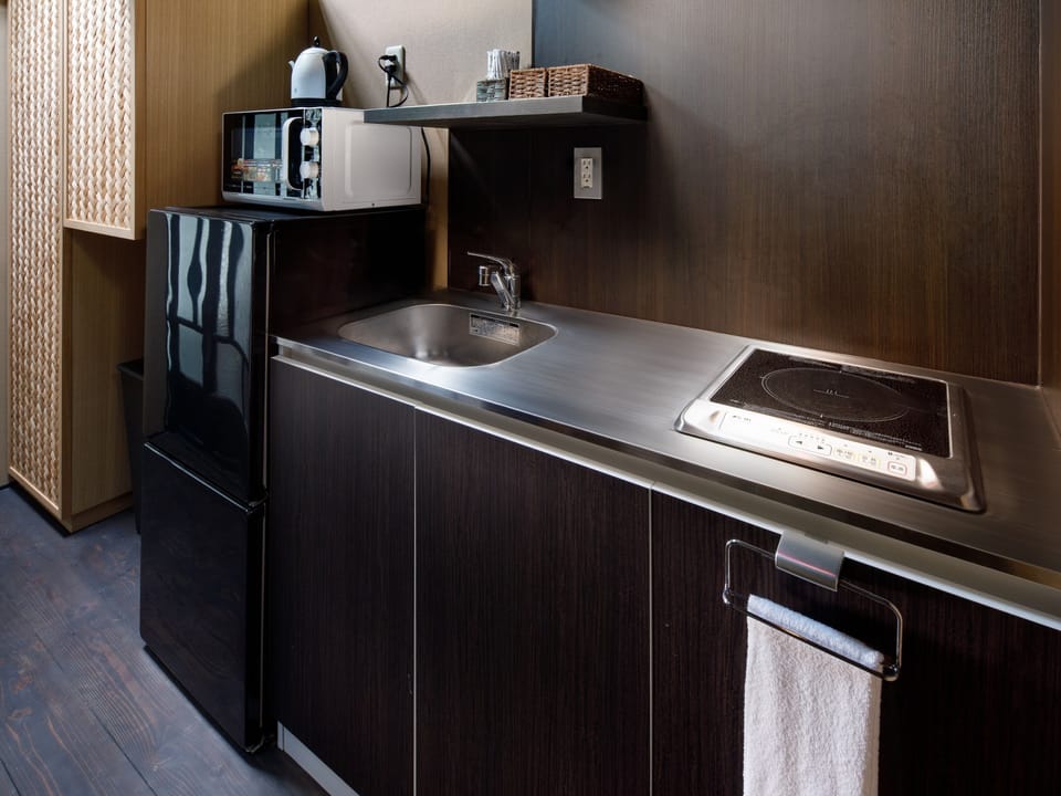 Private Vacation Home, Non Smoking | Private kitchenette | Fridge, microwave, stovetop, electric kettle