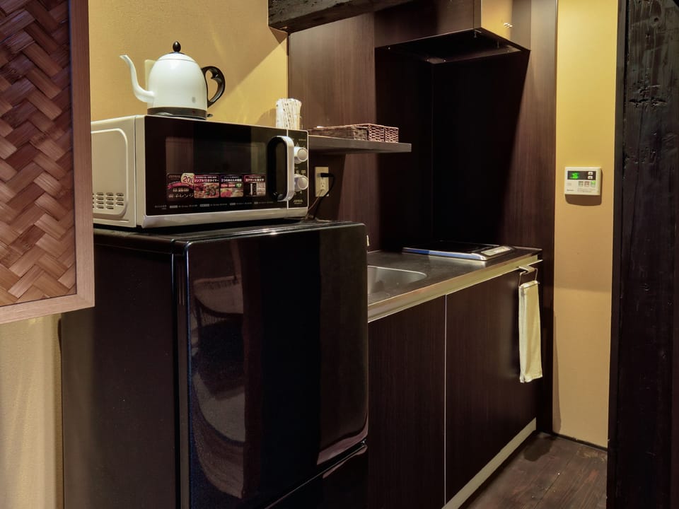 Private Vacation Home, Non Smoking | Private kitchenette | Fridge, microwave, stovetop, electric kettle