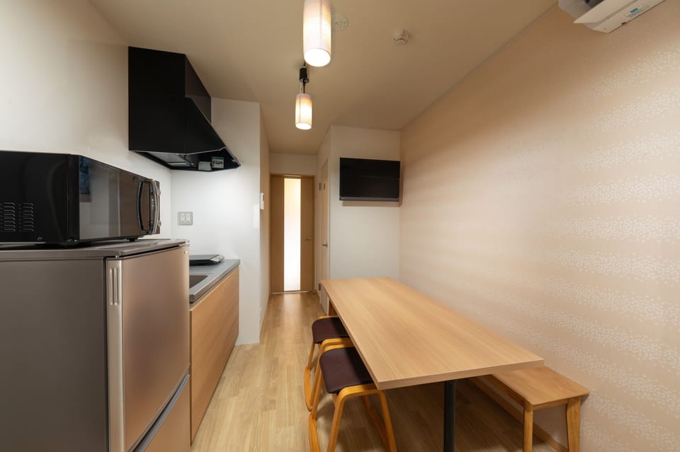 Private Vacation Home, Non Smoking | In-room dining