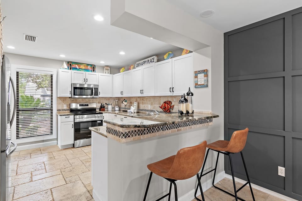 Kitchen with Breakfast Bar