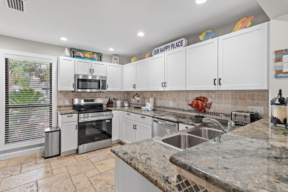 Kitchen with Breakfast Bar
