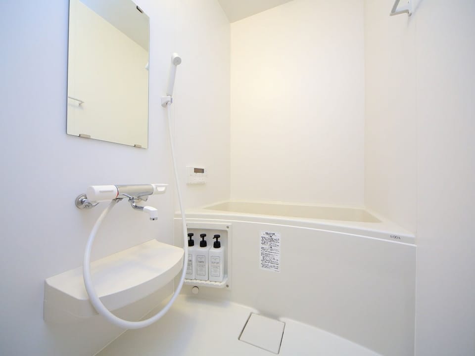 guest room bathroom