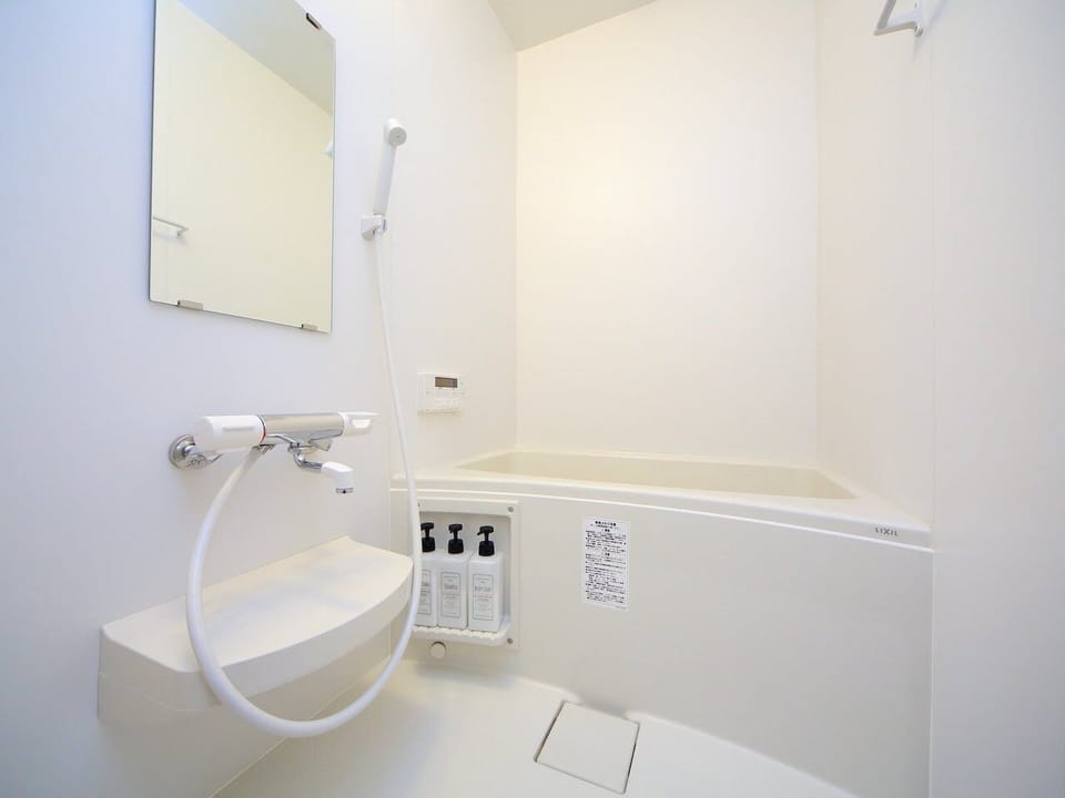 guest room bathroom