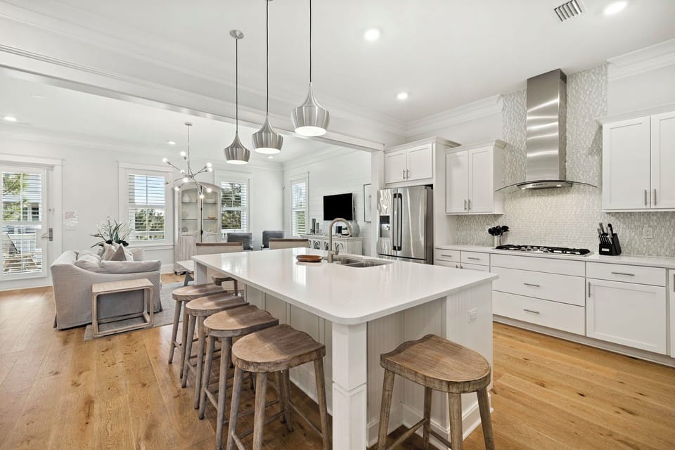 Bar Seating for 6 - Perfect for Quick Bites or Breakfast