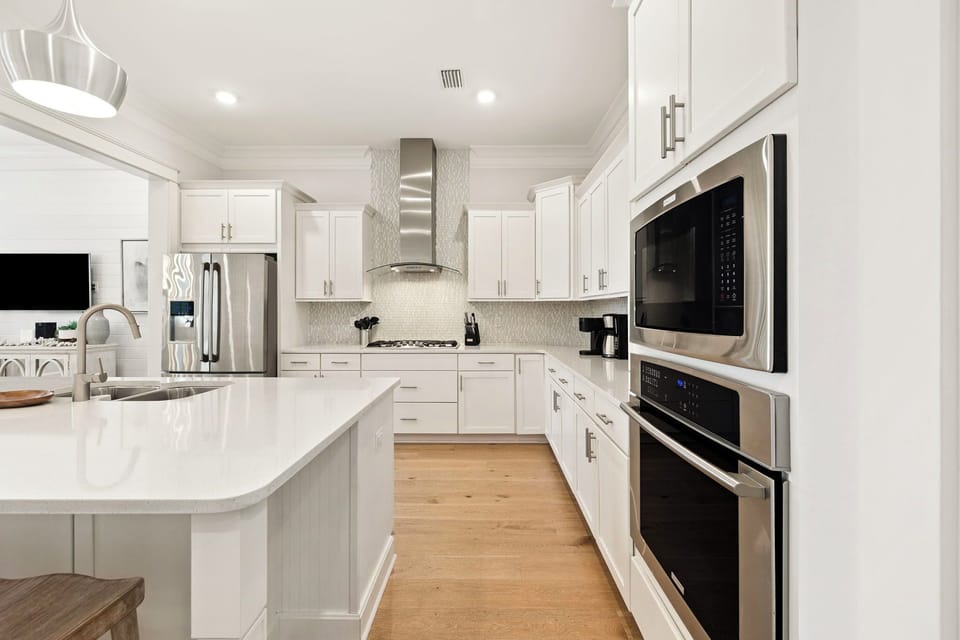 Fully Equipped with Stainless Steel Appliances