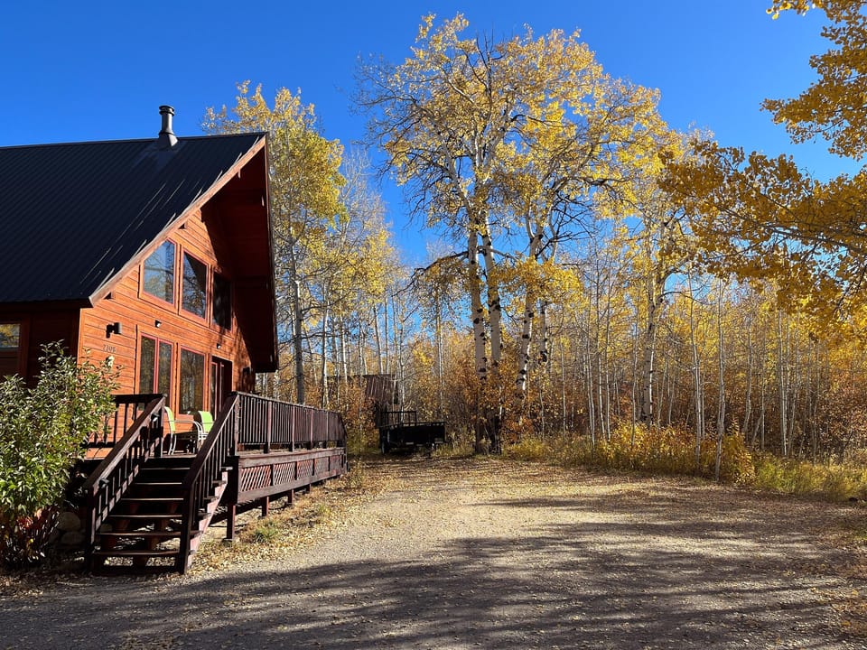 Spacious and private 2-bedroom cabin surrounded by aspen trees and solitude (now with larger front deck!)