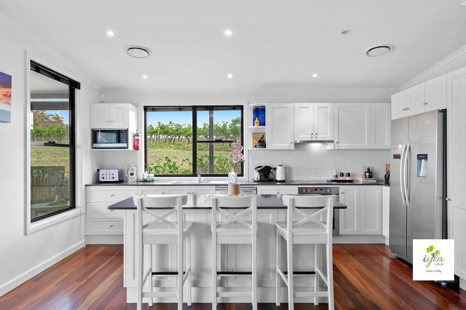Fully equipped gourmet kitchen