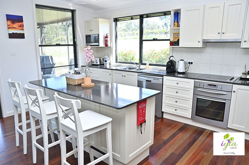 Fully equipped gourmet kitchen