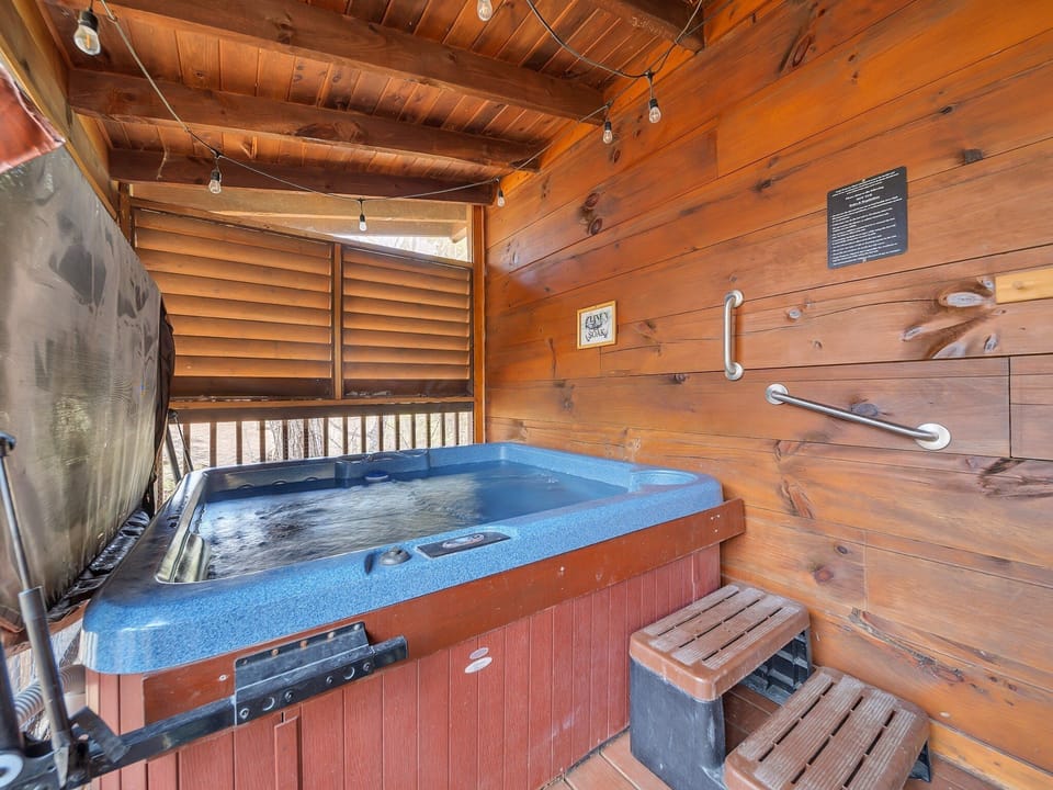 Indoor spa tub