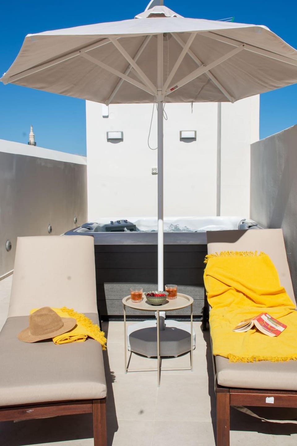 Outdoor spa tub