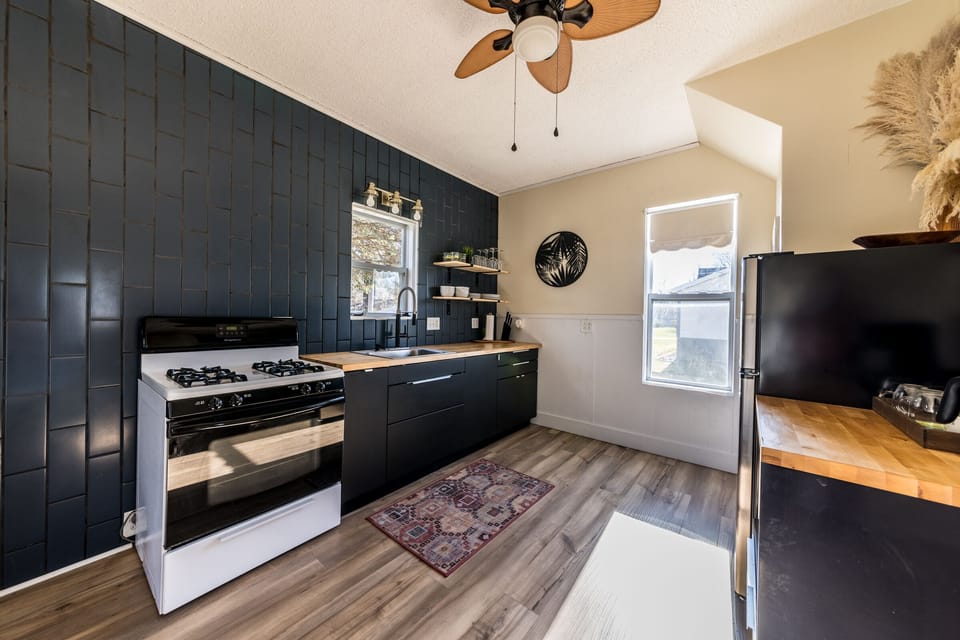 Full kitchen