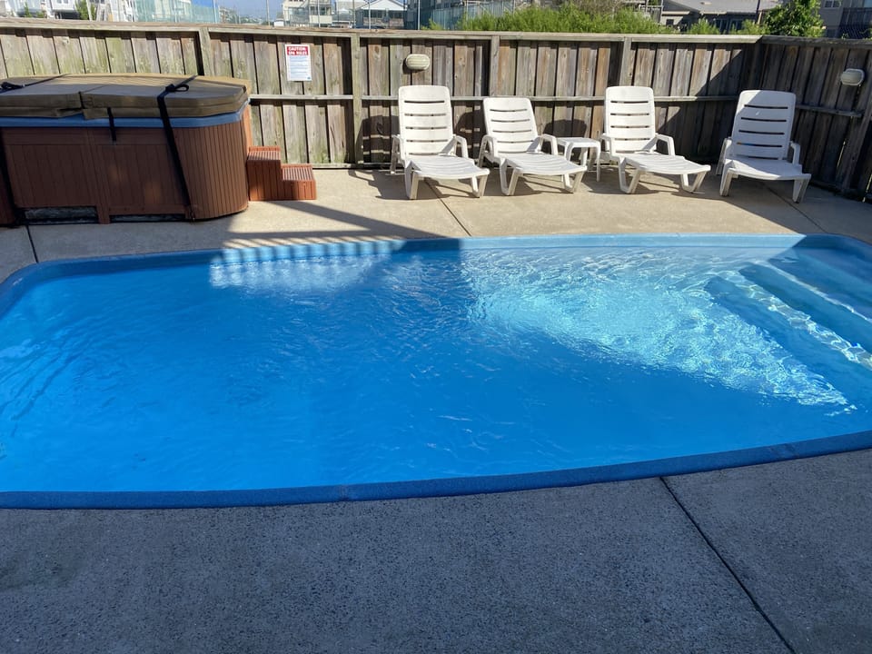 Pool and Hot Tub!