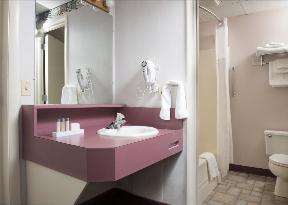Standard Room, 2 Queen Beds - Pool Building | Bathroom | Towels
