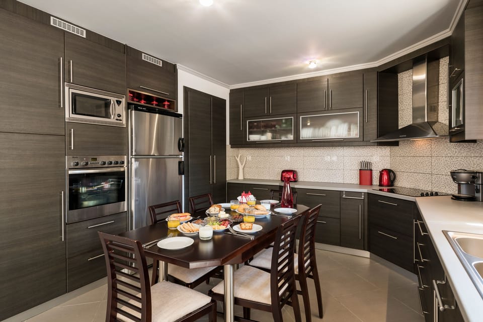 Deluxe Villa, 4 Bedrooms, Private Pool | Private kitchen | Full-size fridge, microwave, oven, stovetop
