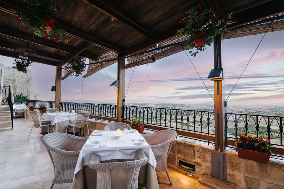 2 restaurants, breakfast served