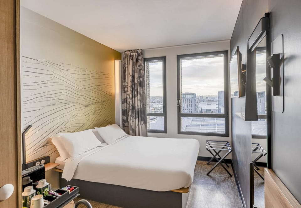 Superior Double Room, Non Smoking | Desk, WiFi (free), bed sheets