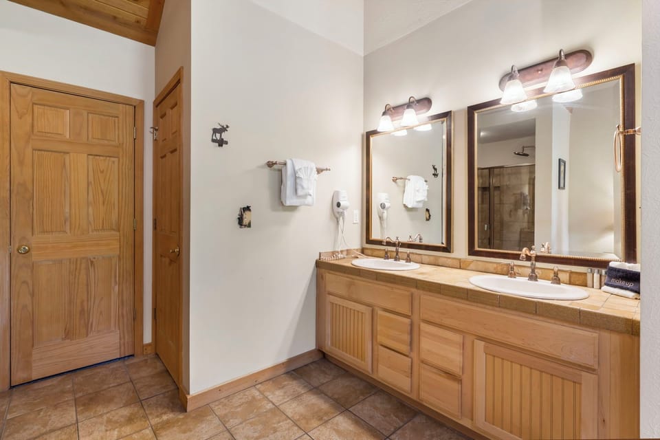 Upstairs Suite Bathroom