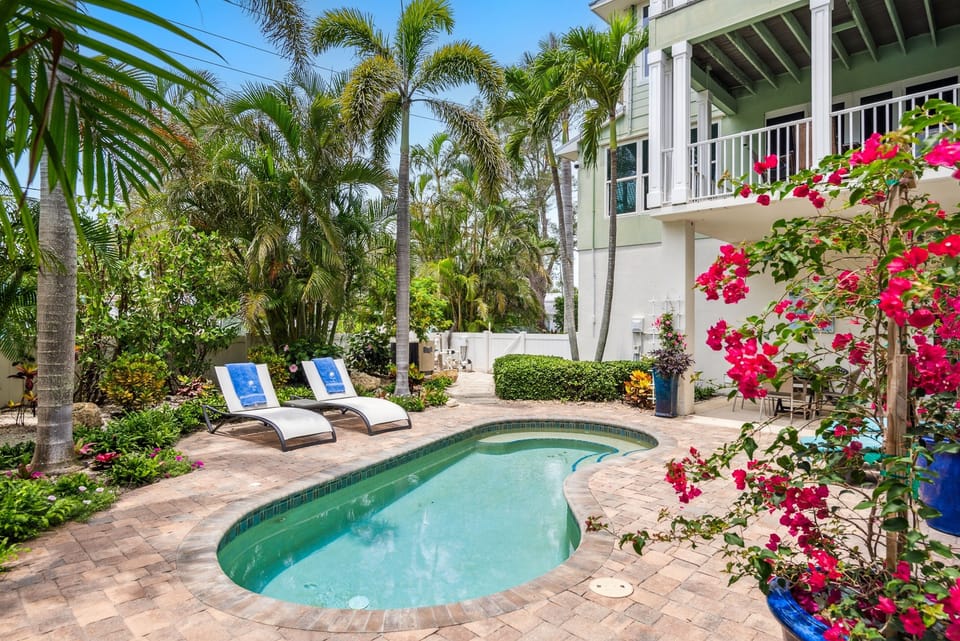 Pool/Lanai Garden