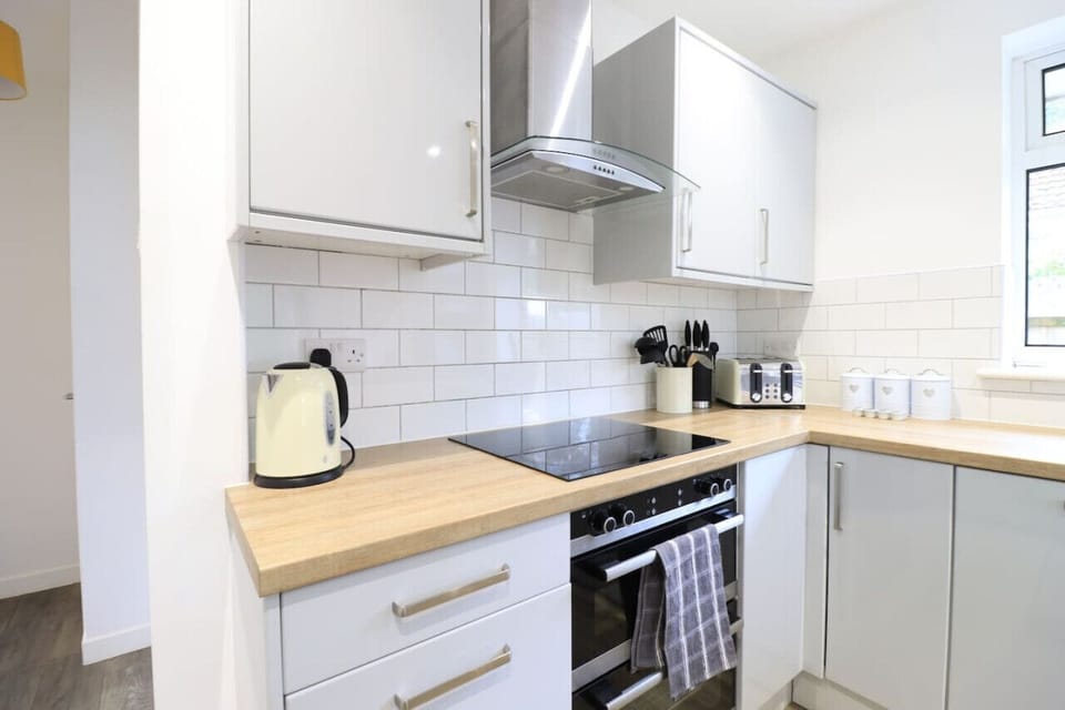 A fully equipped kitchen with everything you need to prepare a home cooked meal.