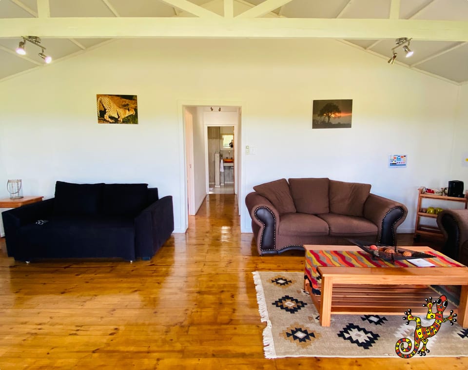 Luxury Cabin, Multiple Beds, Ensuite, River View | Living area