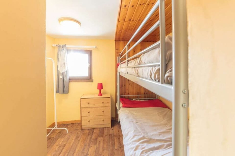 Bunk bed room
