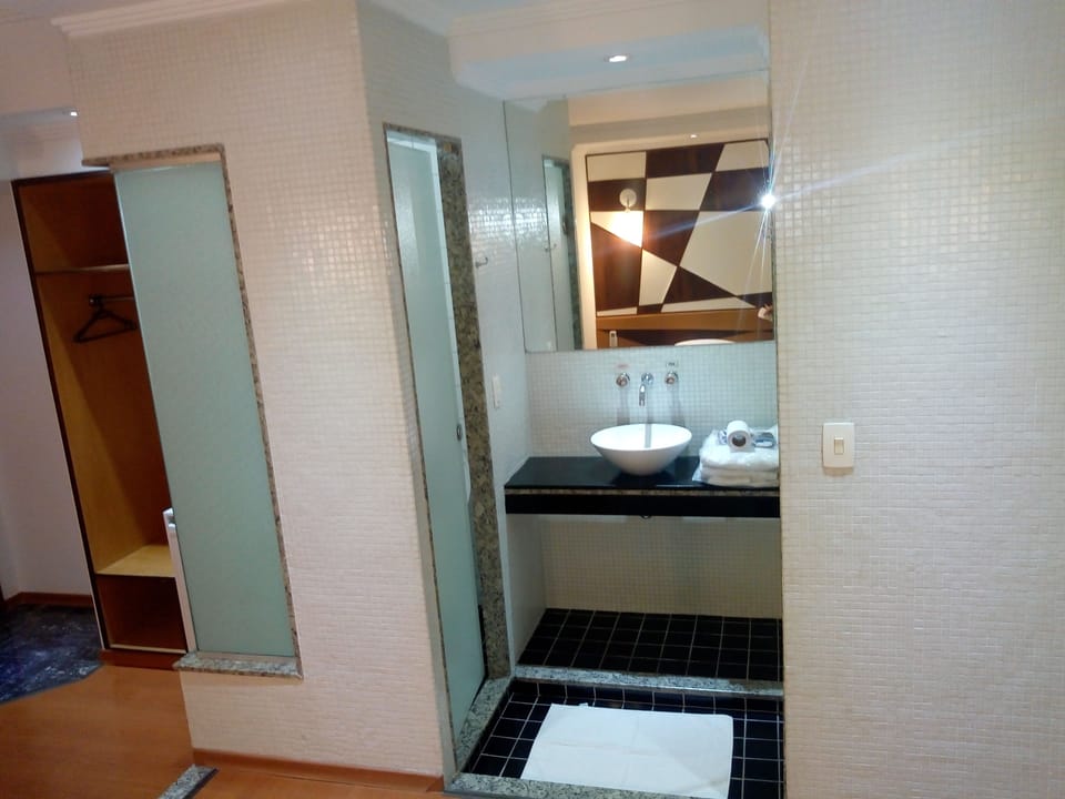 Executive Triple Room | Bathroom sink