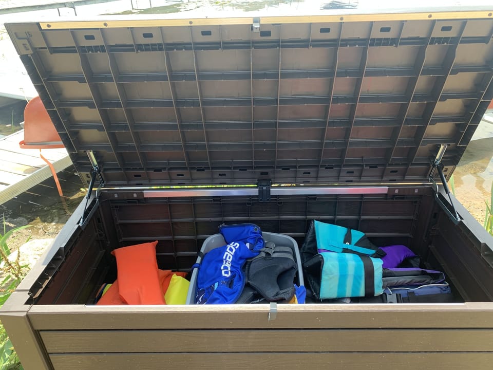 Lifejackets in assorted sizes 