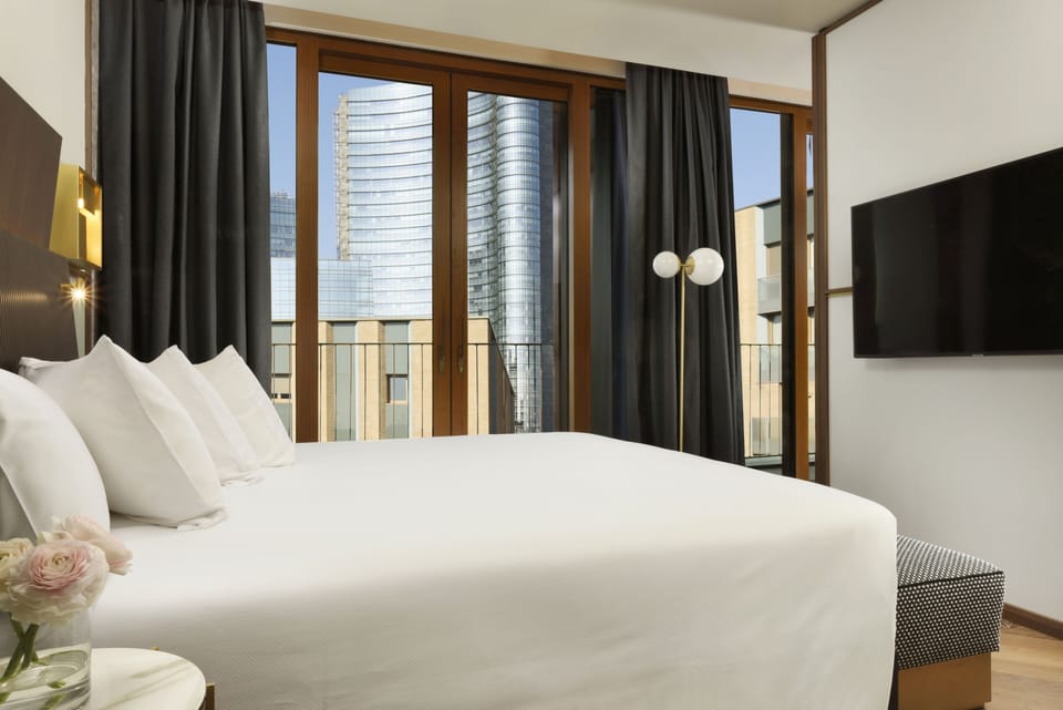Hypo-allergenic bedding, down comforters, minibar, in-room safe