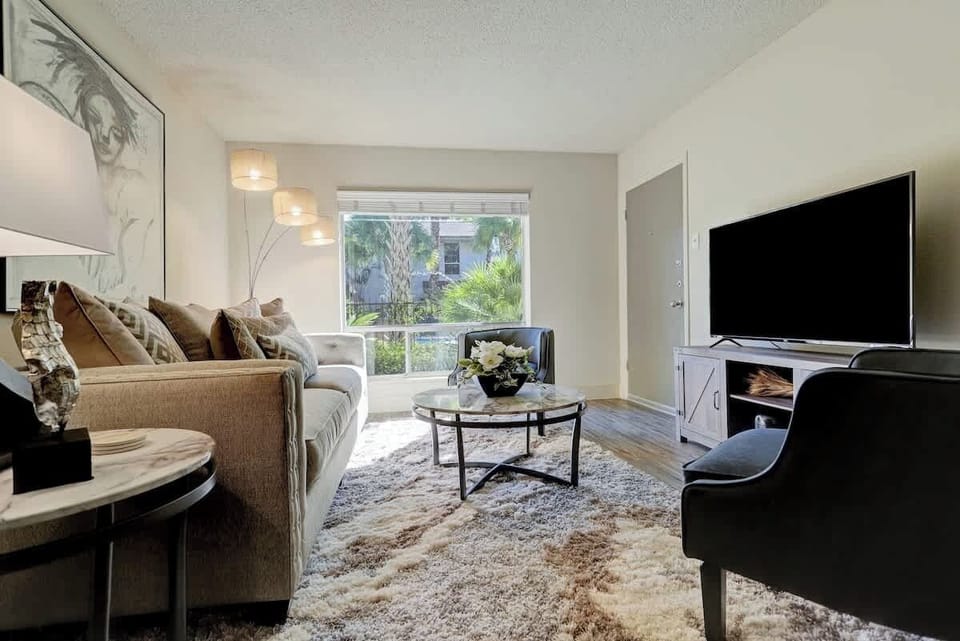  Wide screen smart TV - Resort Style Pool Vista