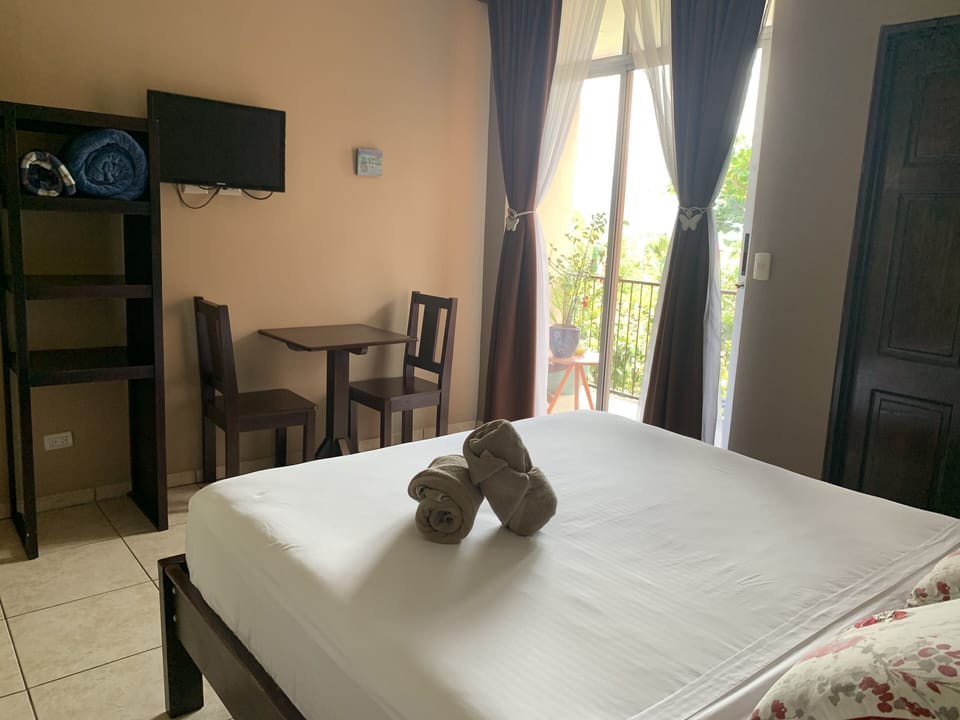 Comfort Triple Room, Balcony | Individually decorated, desk, free WiFi, bed sheets