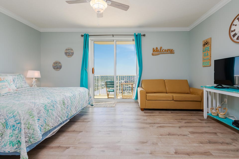 Wonderful 10th floor views from bed!