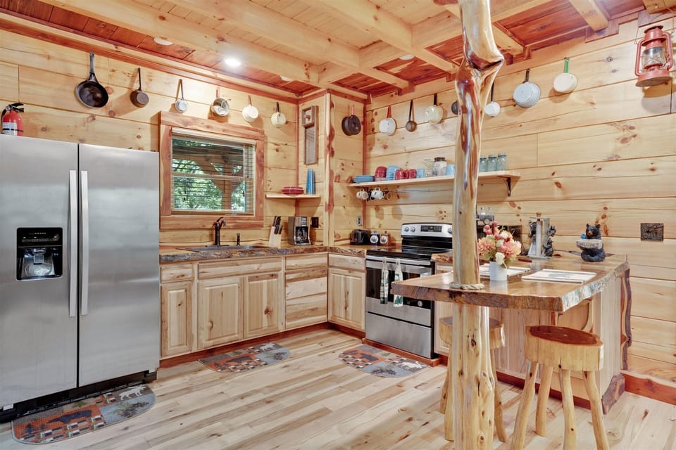 Fully equipped kitchen with extended dining counter.
