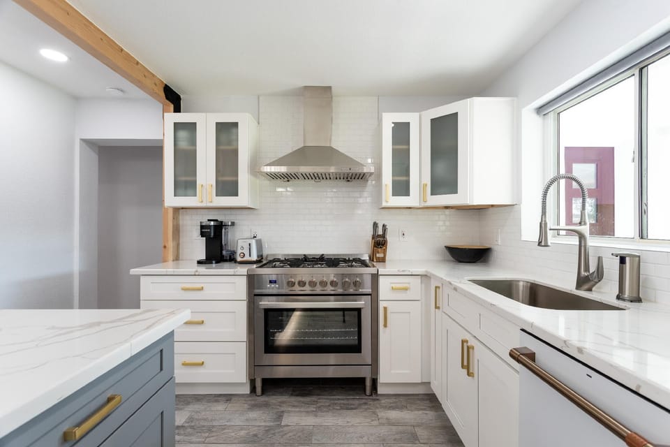 Chef's kitchen with Amazing Stove.