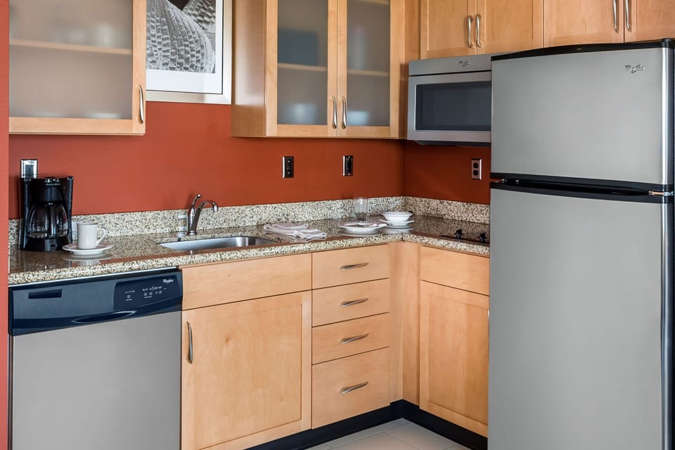 Fridge, microwave, stovetop, dishwasher