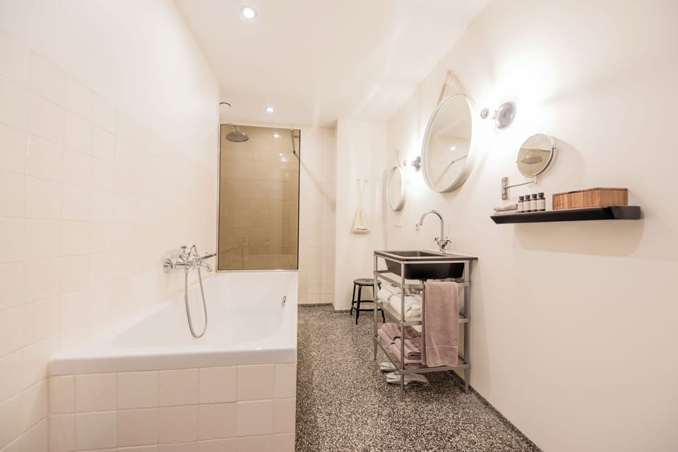 Superior Double or Twin Room | Bathroom | Shower, free toiletries, hair dryer, bathrobes
