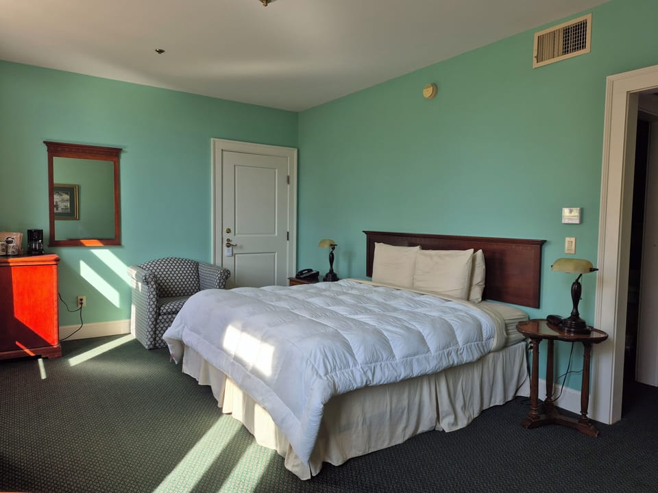 Standard Room, 1 King Bed | Blackout drapes, iron/ironing board, free WiFi, bed sheets