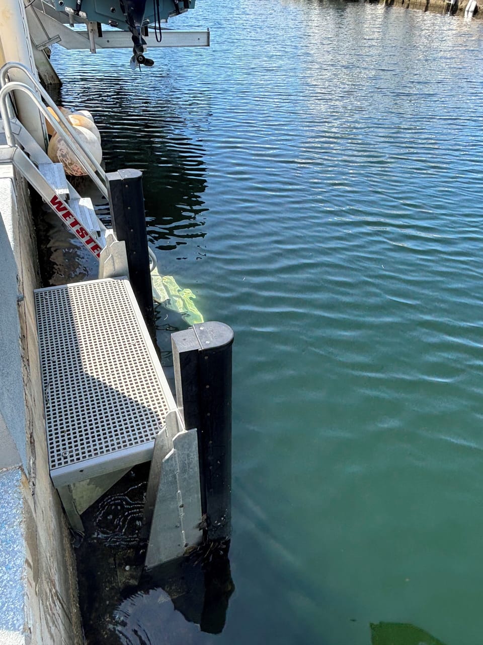Water steps and shelf for your comfort with water toys
