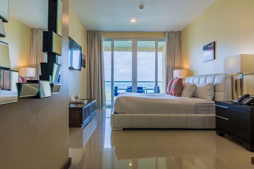Master bedroom w/ balcony access