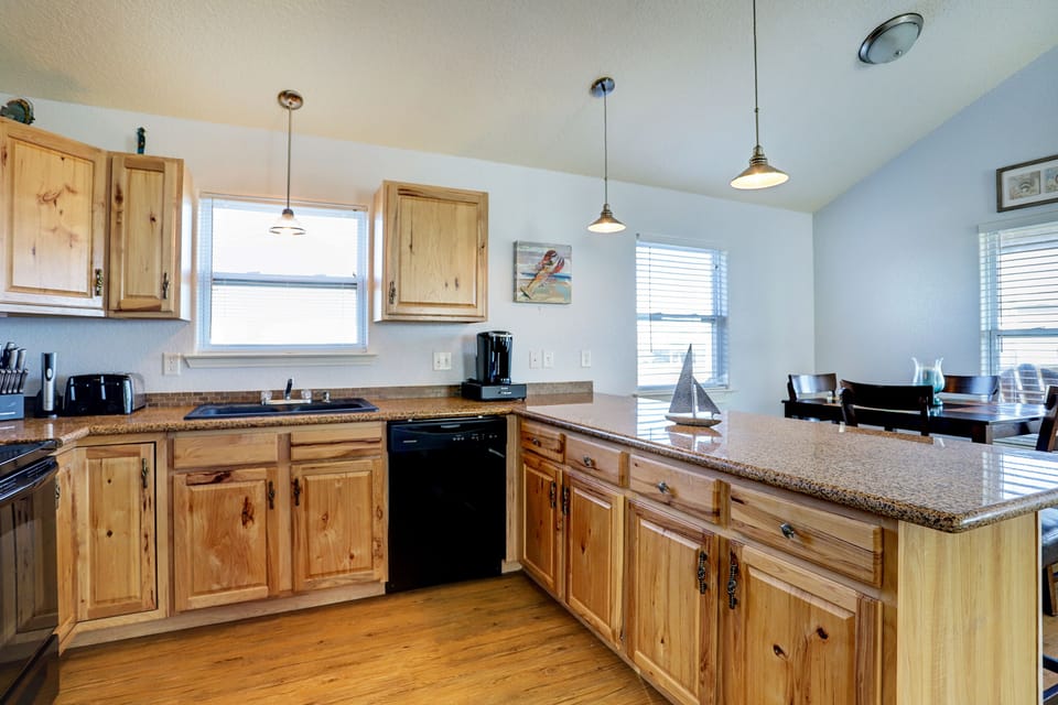 Fully equipped kitchen with granite counters and coffee bar
