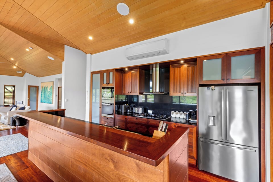 Luxury House, 5 Bedrooms, Private Pool, Ocean View, 2 Golf Buggies | Private kitchen | Full-size fridge, microwave, dishwasher, cookware/dishes/utensils