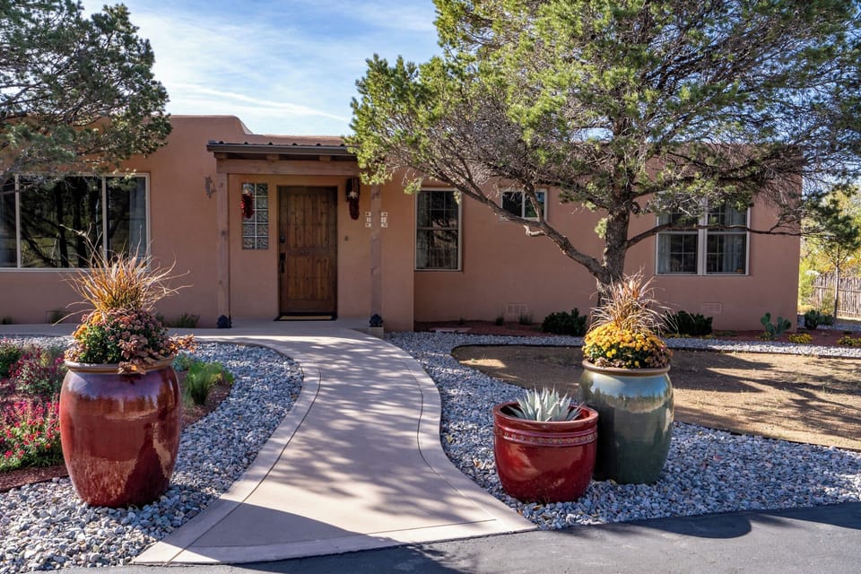 House (3 Bedrooms) | Property amenity