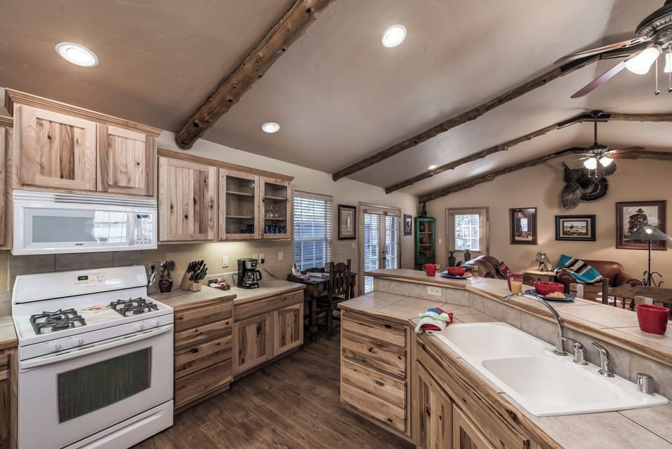 Studio (2 Bedrooms) | Property amenity