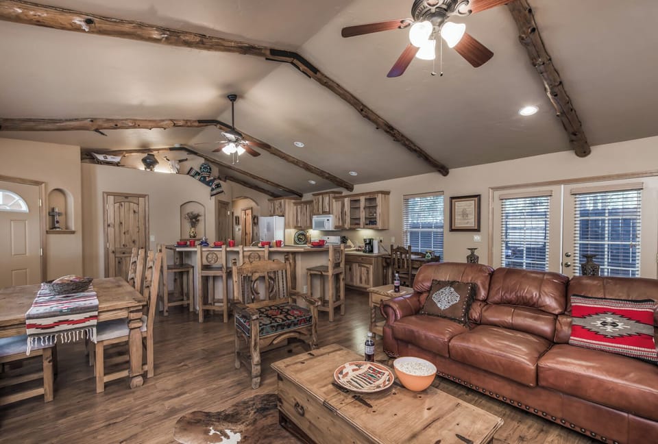 Studio (2 Bedrooms) | Front of property