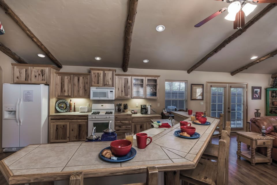 Studio (2 Bedrooms) | Property amenity