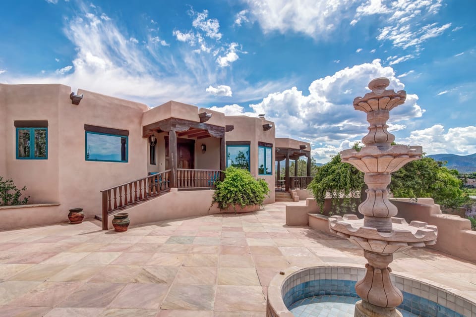 House (5 Bedrooms) | Front of property