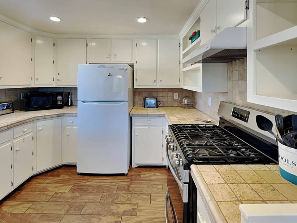Studio (4 Bedrooms) | Property amenity