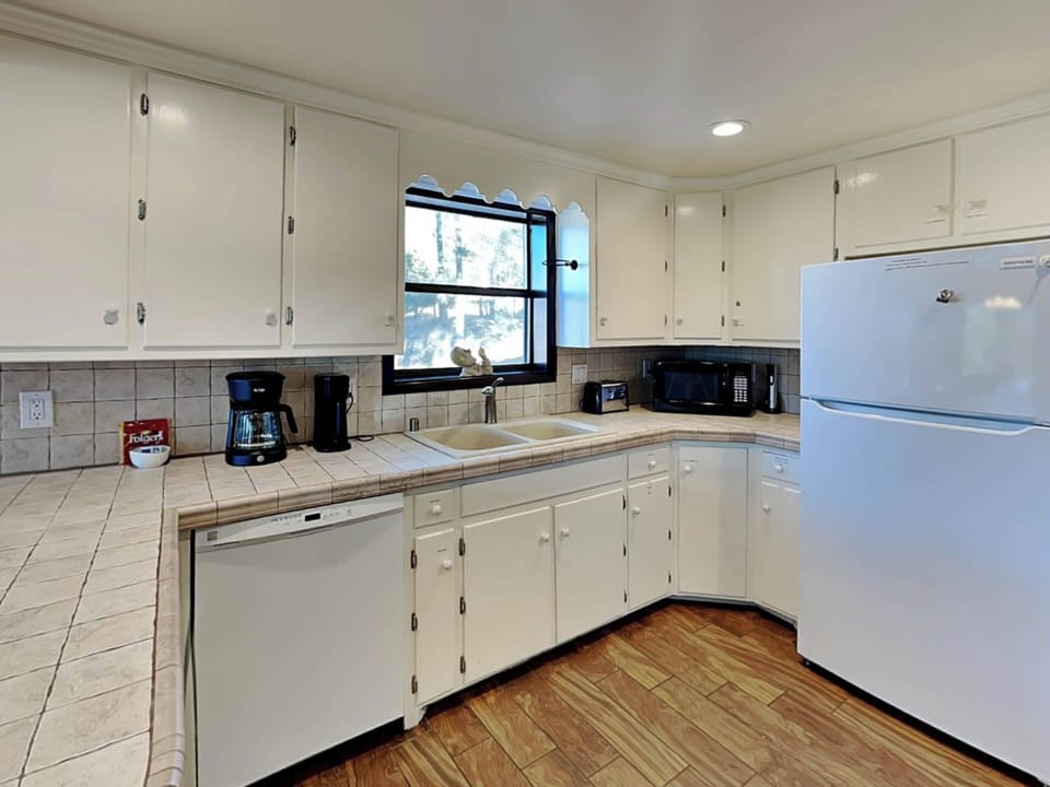 Studio (4 Bedrooms) | Property amenity