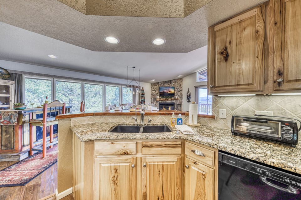 Studio (3 Bedrooms) | Property amenity